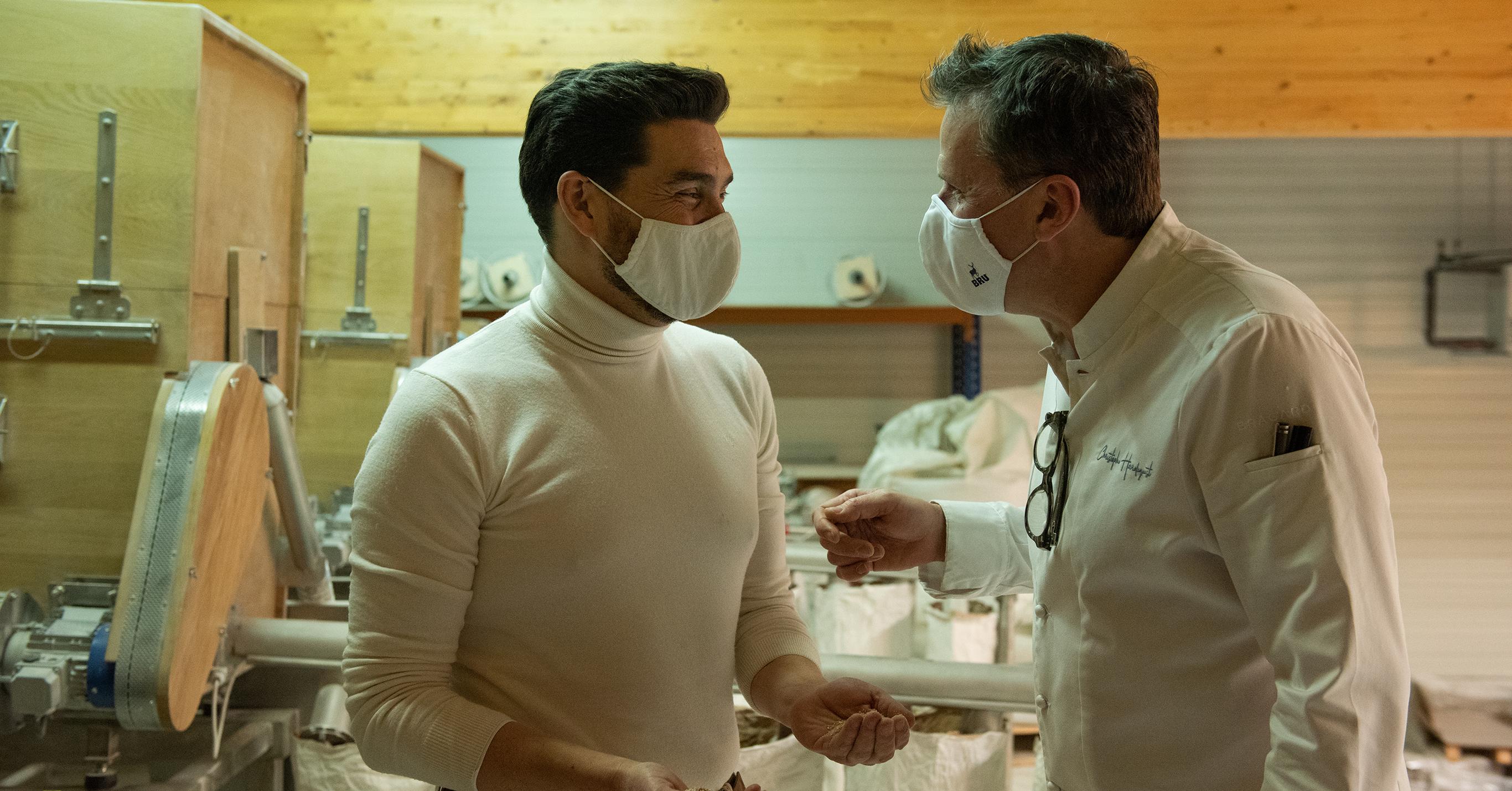 Christophe Hardiquest en visite au BonPain avec son producteur local João