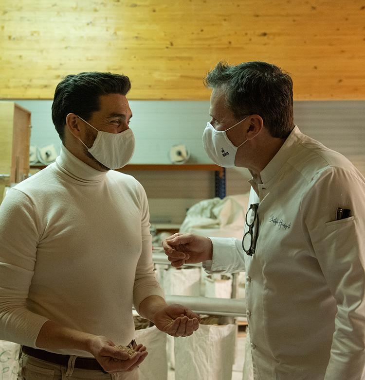 Christophe Hardiquest op bezoek bij Le BonPain met zijn lokale producent João